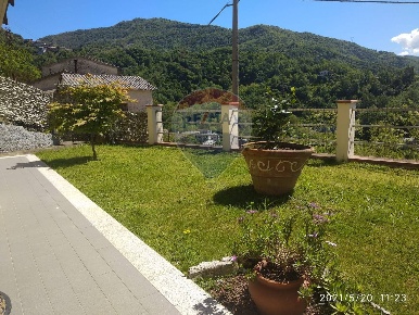 Foto Villa singola in via quartaie, Cicagna Quartaie di 220 m² con 7 locali