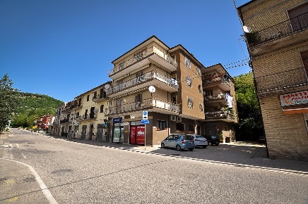 Foto Appartamento a Comunanza Centro di 125 m² con 7 locali in vendita