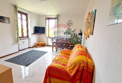 Foto Appartamento in Via Altipiano, Porto Valtravaglia Centro di 90 m²