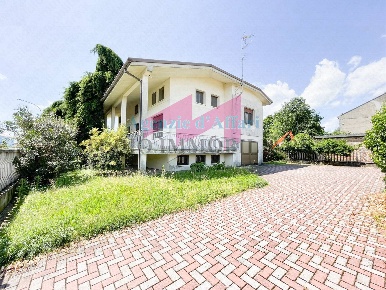 Foto Villa singola in Via Castello, Castelnovo Bariano Centro di 223 m²