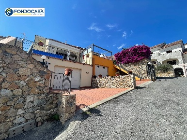 Foto Villa a schiera in Via Paolo Polla, Boissano Centro di 150 m²