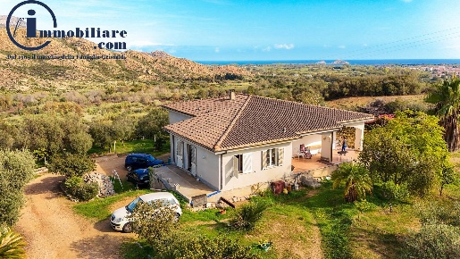 Foto Villa singola in Via Crispi, Lotzorai di 258 m² con 5 locali