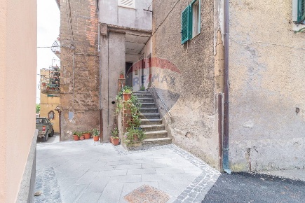 Foto Appartamento in Via Degli Orti, Ischia di Castro di 100 m² in vendita