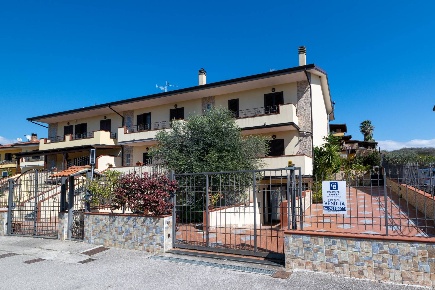 Foto Villa unifamiliare in Via Fiei, Castelnuovo Cilento Velina di 162 m²