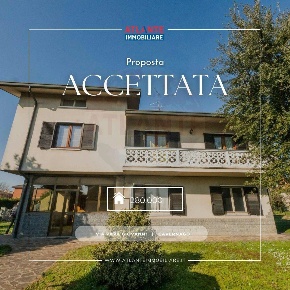 Foto Villa unifamiliare in Via Papa Giovanni 23, Cavernago Centro di 292 m²