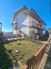 Foto Appartamento a Castignano di 183 m² con 9 locali in vendita