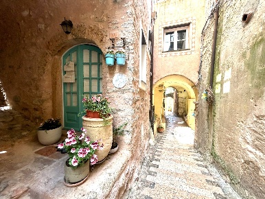 Foto Appartamento in Via Roma, Borgio Verezzi Verezzi di 80 m² con 5 locali