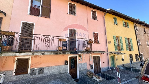 Foto Appartamento in Via Raglio, Cunardo Centro di 80 m² con 2 locali