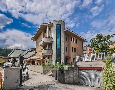 Foto Appartamento in Piazza Mattei, Comunanza Centro di 70 m² con 4 locali