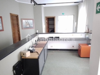 Foto Appartamento in via Carducci, Genova di 160 m² con 6 locali in vendita