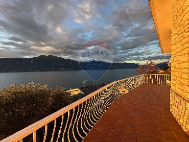 Foto Villa unifamiliare a Brenzone sul Garda Magugnano di 160 m² in vendita