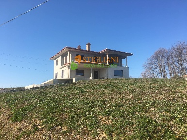 Foto Villa singola in immersa nel verde, Baranello di 500 m² con 10 locali