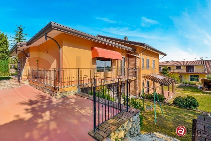 Foto Villa bifamiliare in Via Angotti, Arnara Centro di 395 m² in vendita
