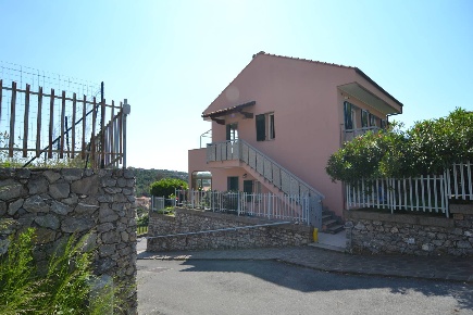 Foto Appartamento in Via Canavè, Toirano Centro di 98 m² con 4 locali