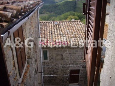 Foto Appartamento a Santa Fiora Centro di 100 m² con 4 locali in vendita