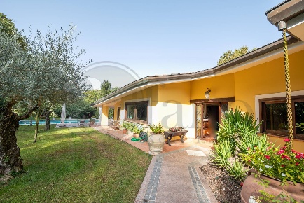 Foto Villa singola in Via Monne, Pignataro Interamna di 450 m² in vendita