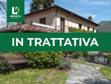 Foto Villa unifamiliare in Via Don Benzoni, Porto Ceresio Cuasso Al Piano