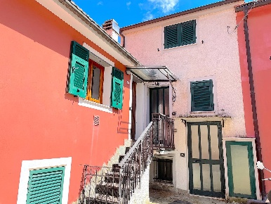Foto Appartamento in Tessi, Moneglia di 92 m² con 5 locali in vendita