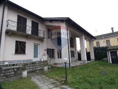 Foto Villa bifamiliare in Via Garibaldi, Corteolona e Genzone Corteolona
