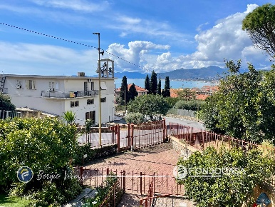 Foto Appartamento in Via Trento e Trieste, Borgio Verezzi di 115 m²