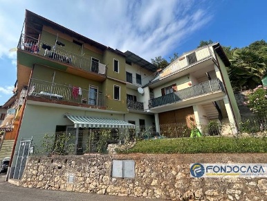 Foto Appartamento a Zandobbio Centro di 94 m² con 3 locali in vendita