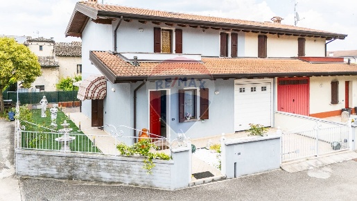 Foto Villa bifamiliare in Via Belfiore, Casaloldo Centro di 135 m²
