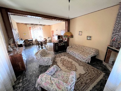 Foto Appartamento a Petritoli di 200 m² con 8 locali in vendita