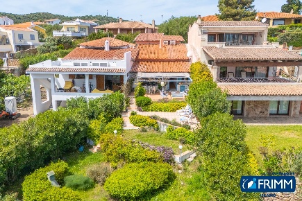 Foto Villa a schiera in via dell'erica, Golfo Aranci di 135 m² con 5 locali