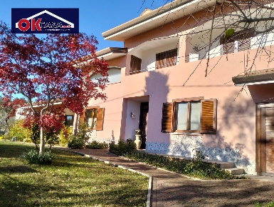 Foto Villa singola in Via Piantella, Sagrado di 1000 m² con 13 locali