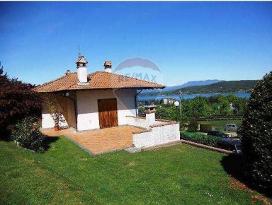 Foto Villa singola a Dormelletto di 247 m² con 4 locali in vendita