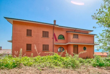 Foto Villa singola a Ospedaletto d'Alpinolo di 600 m² con 8 locali