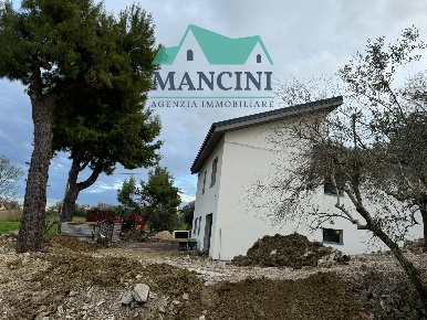 Foto Villa a schiera in MADONNA DEL SOLE, Belvedere Ostrense di 230 m²