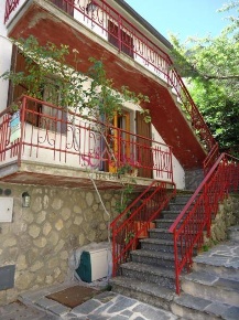 Foto Appartamento a Santa Fiora Centro di 90 m² con 5 locali in vendita