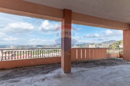 Foto Appartamento in via del Popolo, Licodia Eubea di 152 m² con 4 locali