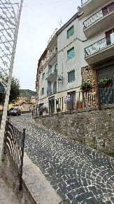 Foto Appartamento in Via Giulia, Vallecorsa di 90 m² con 5 locali
