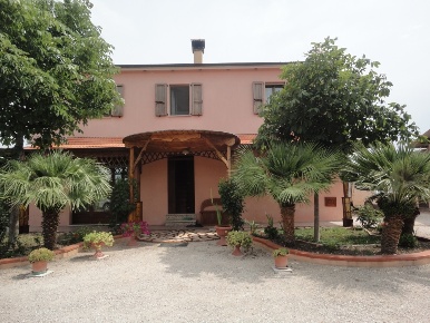 Foto Villa unifamiliare in via Budasse, Belvedere Ostrense di 220 m²