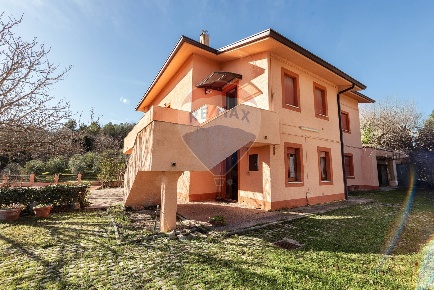 Foto Villa bifamiliare in Rotoscio, Serra San Quirico di 320 m² in vendita