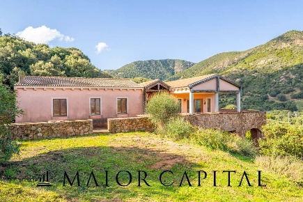 Foto Villa singola in Sozza via Kolbe, Padru Sozza di 245 m² con 7 locali