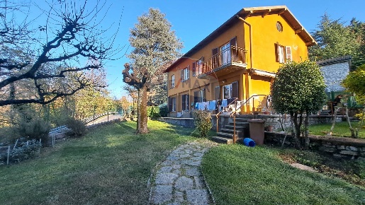 Foto Villa unifamiliare in Via Ferrera, Cunardo Centro di 220 m² in vendita