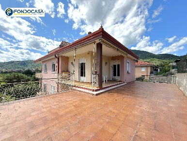 Foto Appartamento in Via Colle, Boissano Centro di 219 m² con 6 locali