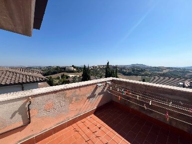 Foto Appartamento in Via Ugo Foscolo, Petritoli di 112 m² con 4 locali