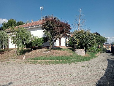Foto Villa unifamiliare a Alessandria di 309 m² con 12 locali in vendita