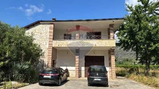 Foto Villa bifamiliare in Via Centimolo, Pietravairano di 200 m² in vendita