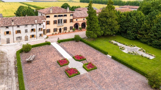 Foto Villa unifamiliare in Via Vittorio Veneto, Sorgà Centro di 1870 m²