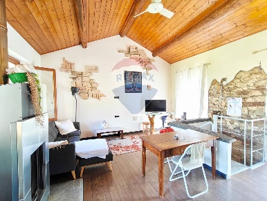 Foto Appartamento in Via Cadè, Caravate di 80 m² con 3 locali in vendita