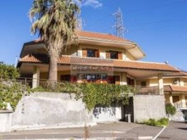 Foto Villa unifamiliare in Contrada Sillemi, Letojanni di 685 m² in vendita