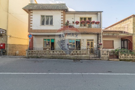 Foto Appartamento in Via Aldo Moro, Ischia di Castro di 121 m² con 4 locali