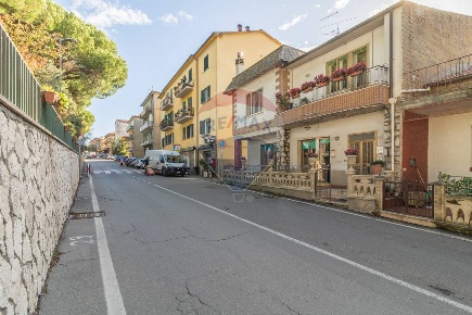 Foto Appartamento in Via Aldo Moro, Ischia di Castro di 121 m² con 4 locali
