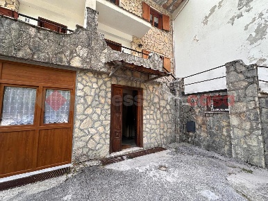 Foto Villa bifamiliare in Via SR 83 10, Pescasseroli di 260 m² con 5 locali
