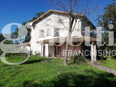Foto Villa unifamiliare in Strada vicinale Corteccoli snc, Gallese